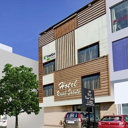 Treebo Royal Salute, Zirakpur Hotel Exterior foto