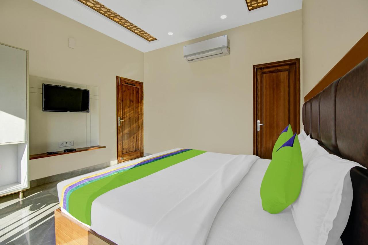 Treebo Royal Salute, Zirakpur Hotel Exterior foto
