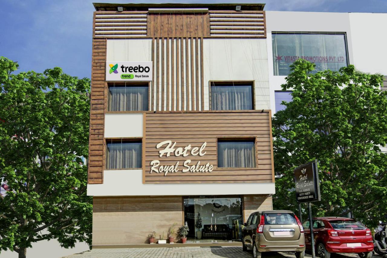 Treebo Royal Salute, Zirakpur Hotel Exterior foto