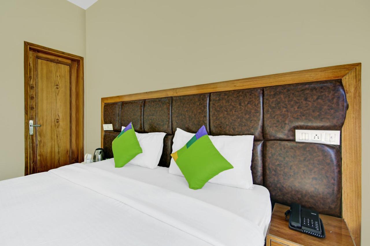 Treebo Royal Salute, Zirakpur Hotel Exterior foto