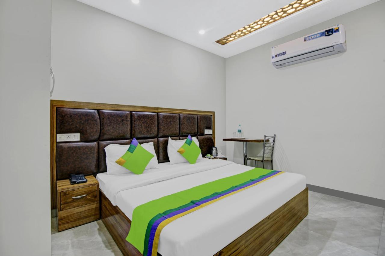 Treebo Royal Salute, Zirakpur Hotel Exterior foto