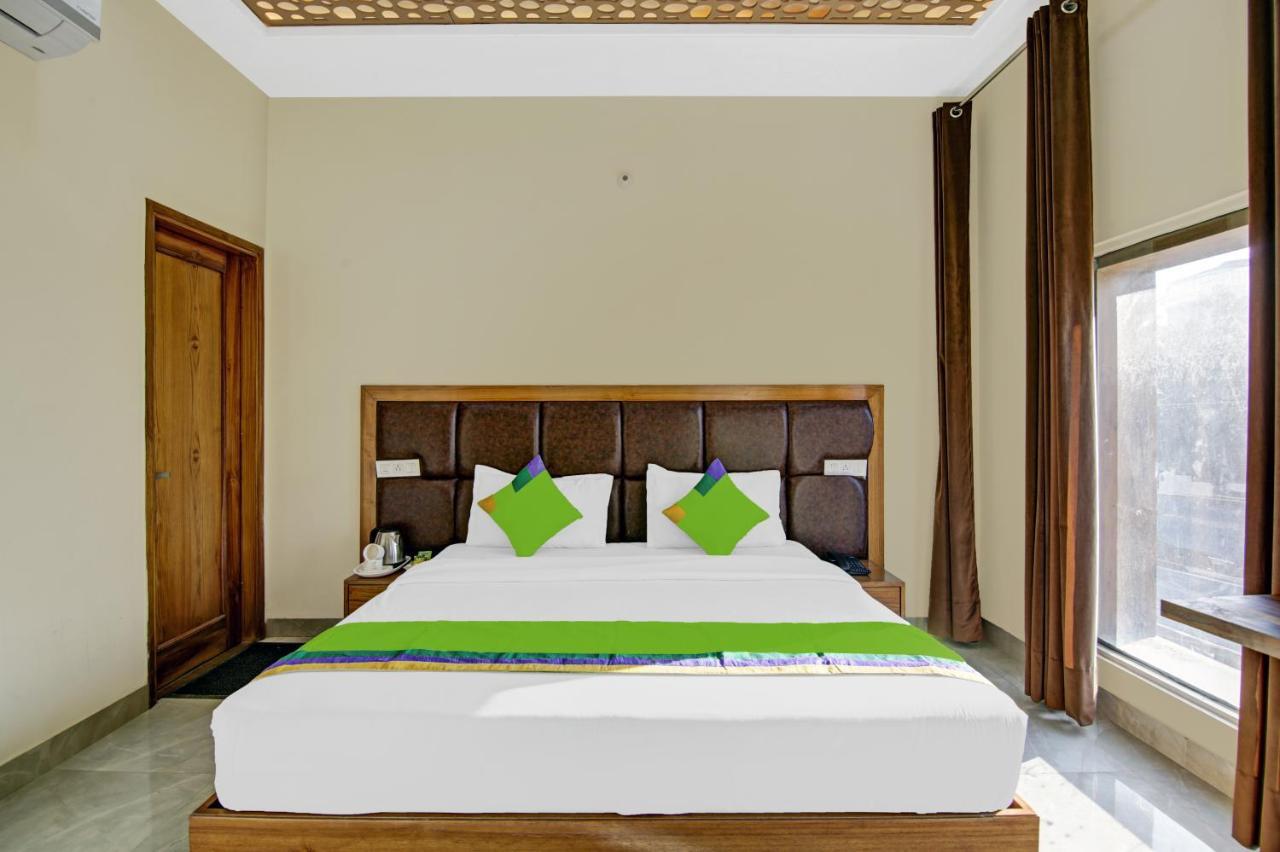 Treebo Royal Salute, Zirakpur Hotel Exterior foto