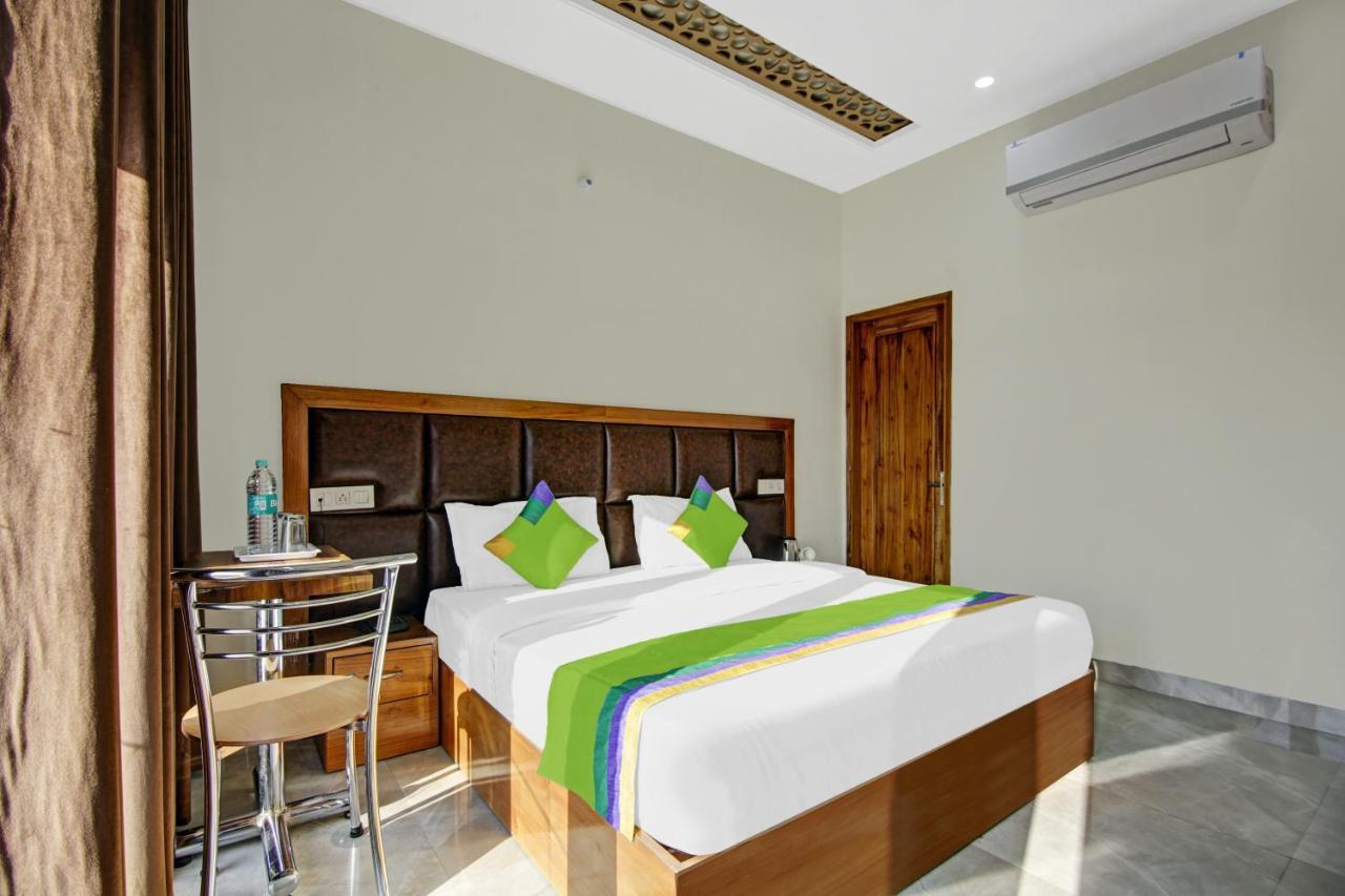 Treebo Royal Salute, Zirakpur Hotel Exterior foto
