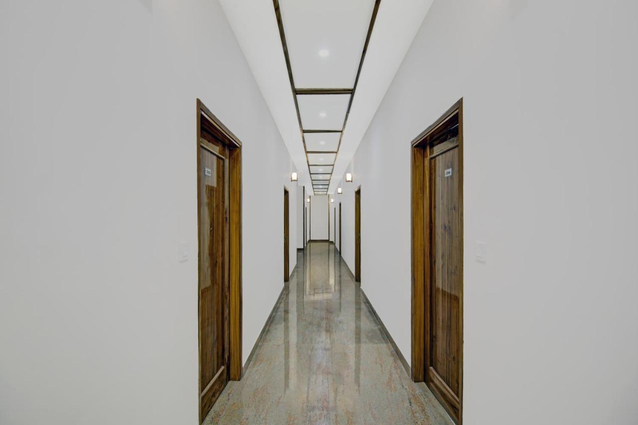 Treebo Royal Salute, Zirakpur Hotel Exterior foto